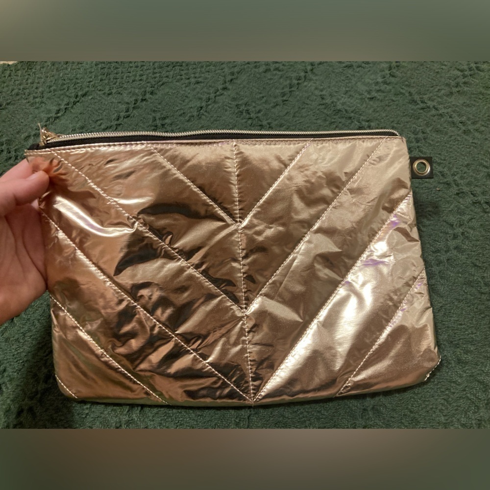 Victoria’s Secret Rose Gold Metallic Zipper Travel Pouches - Picture 4 of 13